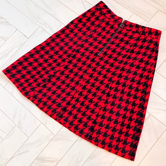 Pink Tartan Cute and Cozy Red and Black Wool Houndstooth Skirt - Picture 5 of 5